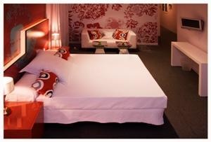 room_mate_laura